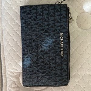 Michael Michael Kors Cellphone Wallet with wristlet